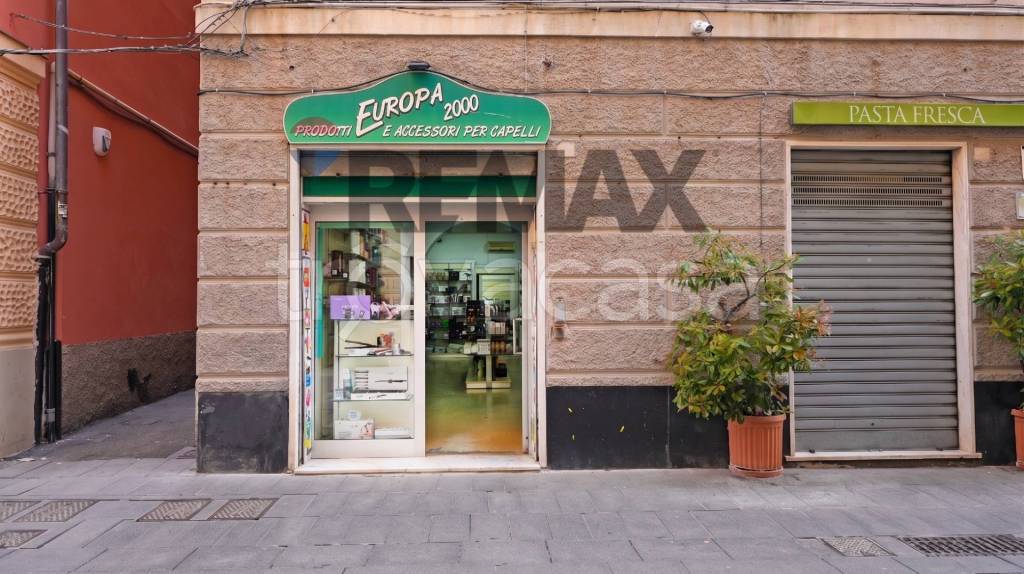 negozio in affitto a Genova in zona Sestri Ponente