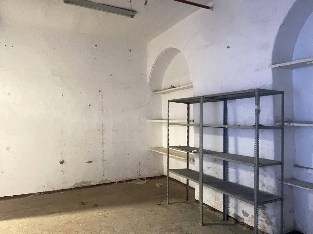 locale commerciale in affitto a Genova in zona Quezzi