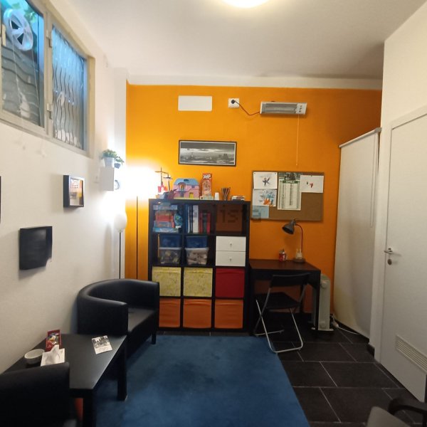 locale di sgombero in affitto a Genova in zona Sestri Ponente