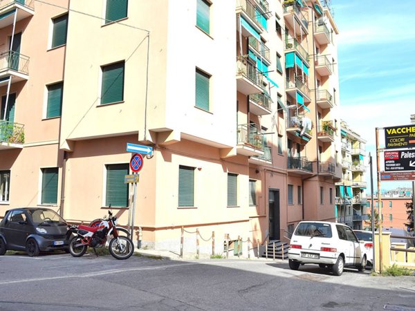 negozio in affitto a Genova in zona San Martino