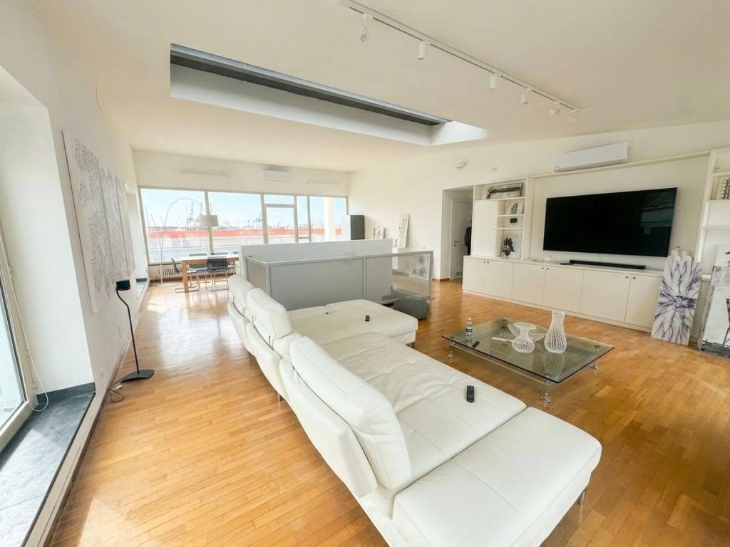 appartamento in affitto a Genova in zona Sottoripa / Maddalena / Molo