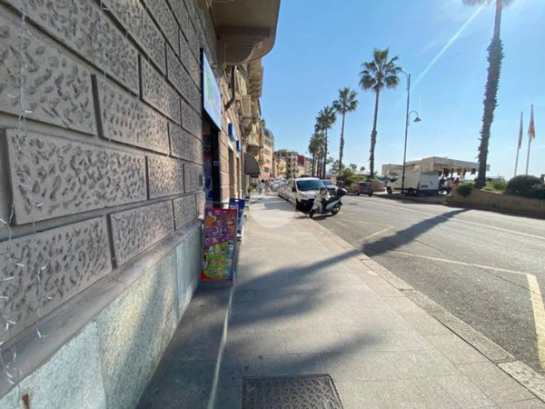 negozio in affitto a Genova in zona Pegli