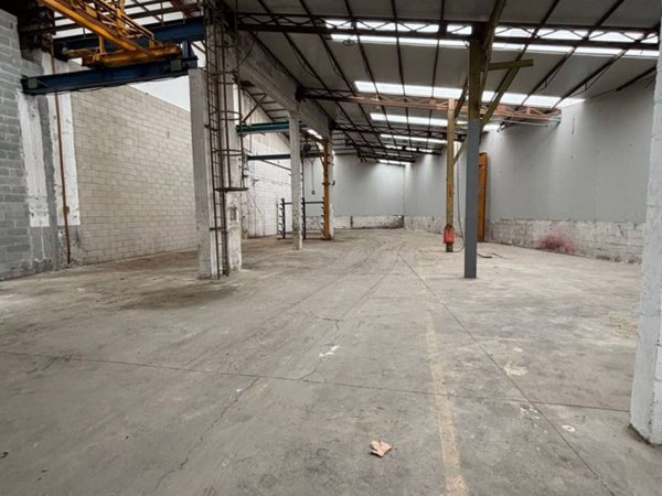 locale commerciale in affitto a Genova in zona Bolzaneto