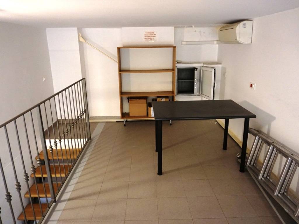 negozio in affitto a Genova in zona Sampierdarena