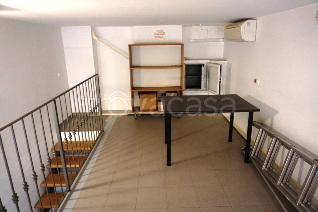 negozio in affitto a Genova in zona Sampierdarena