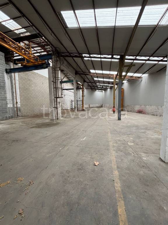 locale commerciale in affitto a Genova in zona Pontedecimo