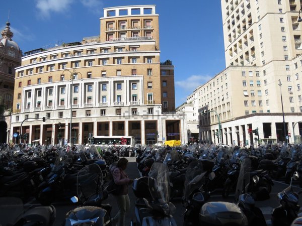 negozio in affitto a Genova in zona Portoria / Piccapietra