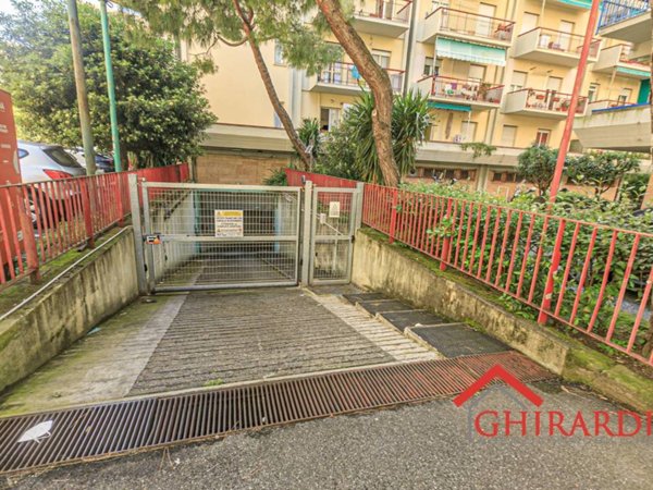 locale commerciale in affitto a Genova in zona Sestri Ponente