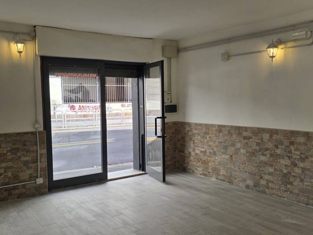 negozio in affitto a Genova in zona Marassi