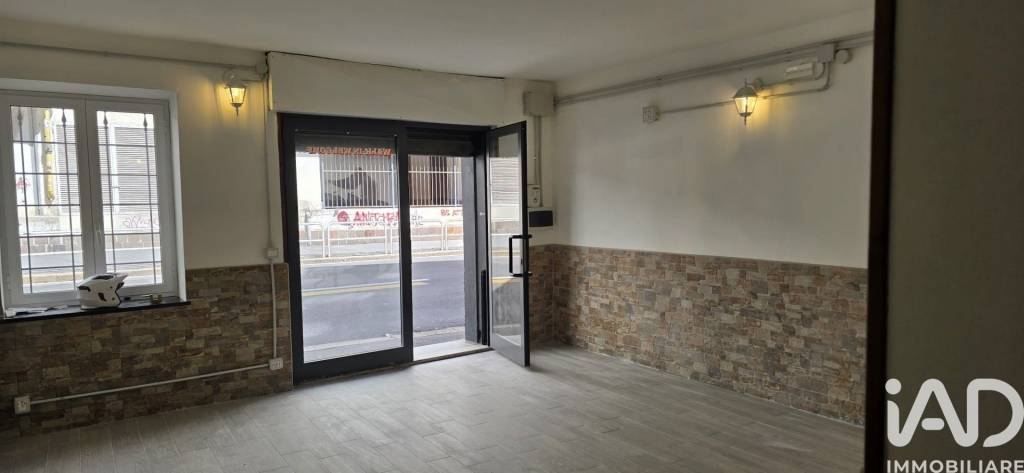 negozio in affitto a Genova in zona Marassi