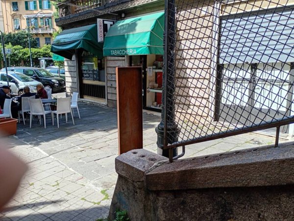 negozio in affitto a Genova