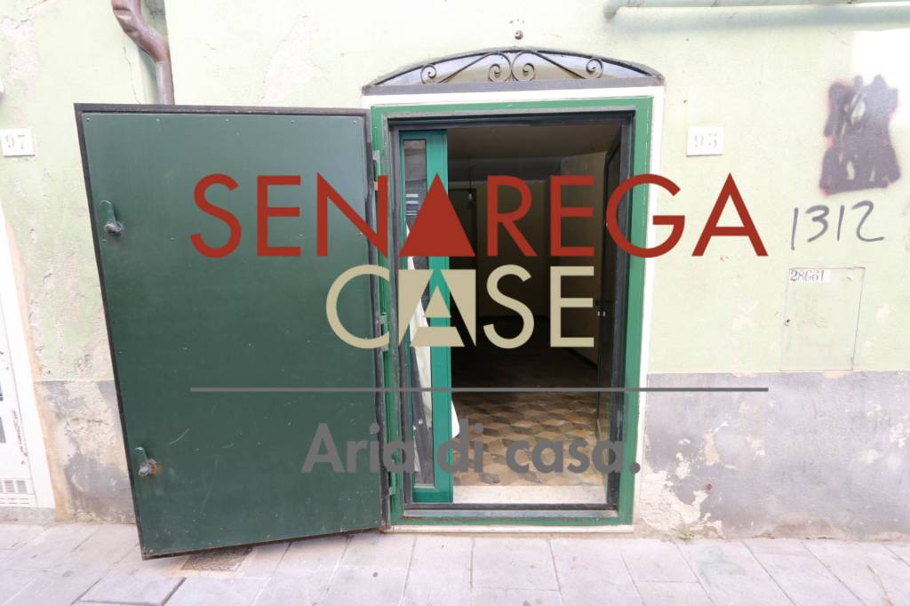 locale di sgombero in affitto a Genova in zona Marassi