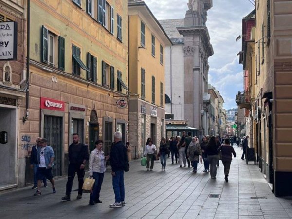 negozio in affitto a Genova in zona Sestri Ponente