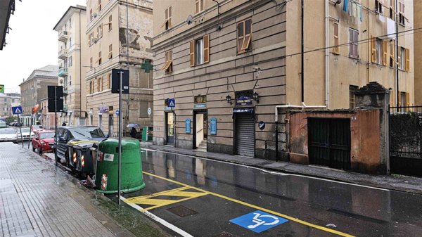 negozio in affitto a Genova in zona Sestri Ponente
