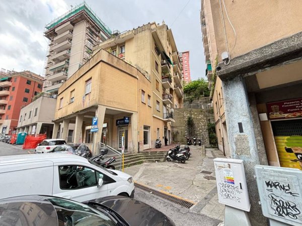 negozio in affitto a Genova in zona Quezzi