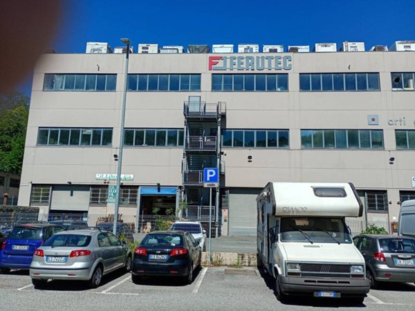 locale commerciale in affitto a Genova in zona Molassana