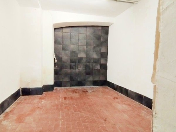 locale di sgombero in affitto a Genova in zona Foce