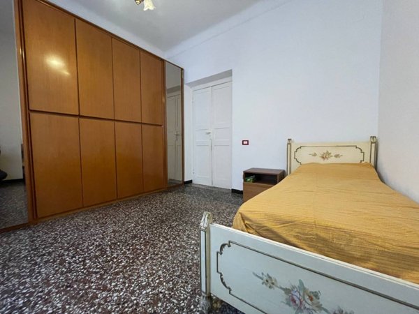 negozio in affitto a Genova in zona Sampierdarena