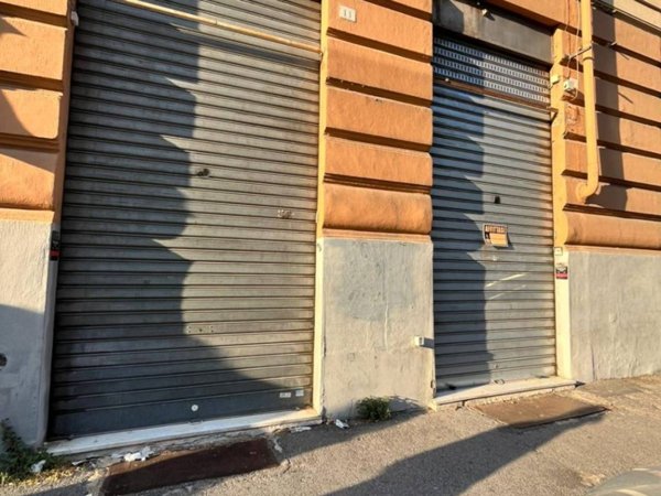 negozio in affitto a Genova in zona Foce