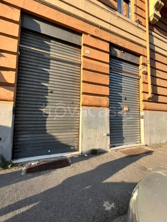 negozio in affitto a Genova in zona Foce