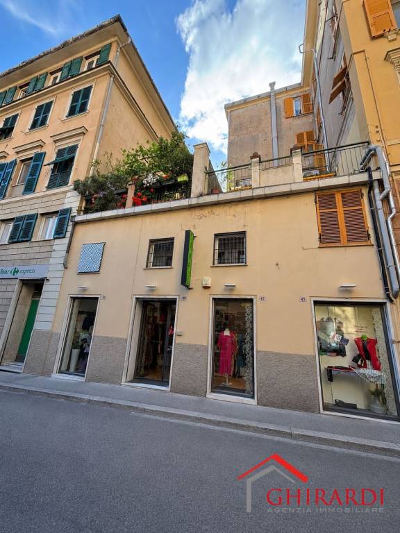 negozio in affitto a Genova in zona Sestri Ponente