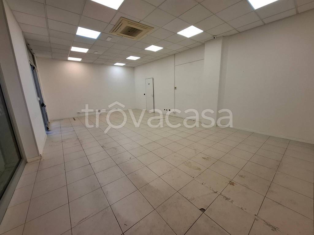 negozio in affitto a Genova in zona Sampierdarena