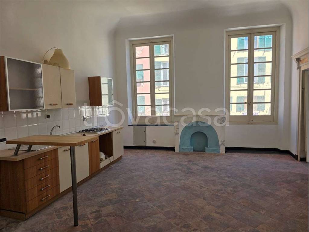 appartamento in affitto a Genova in zona Sottoripa / Maddalena / Molo