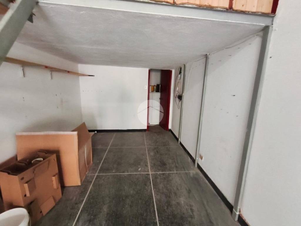 negozio in affitto a Genova in zona Bolzaneto