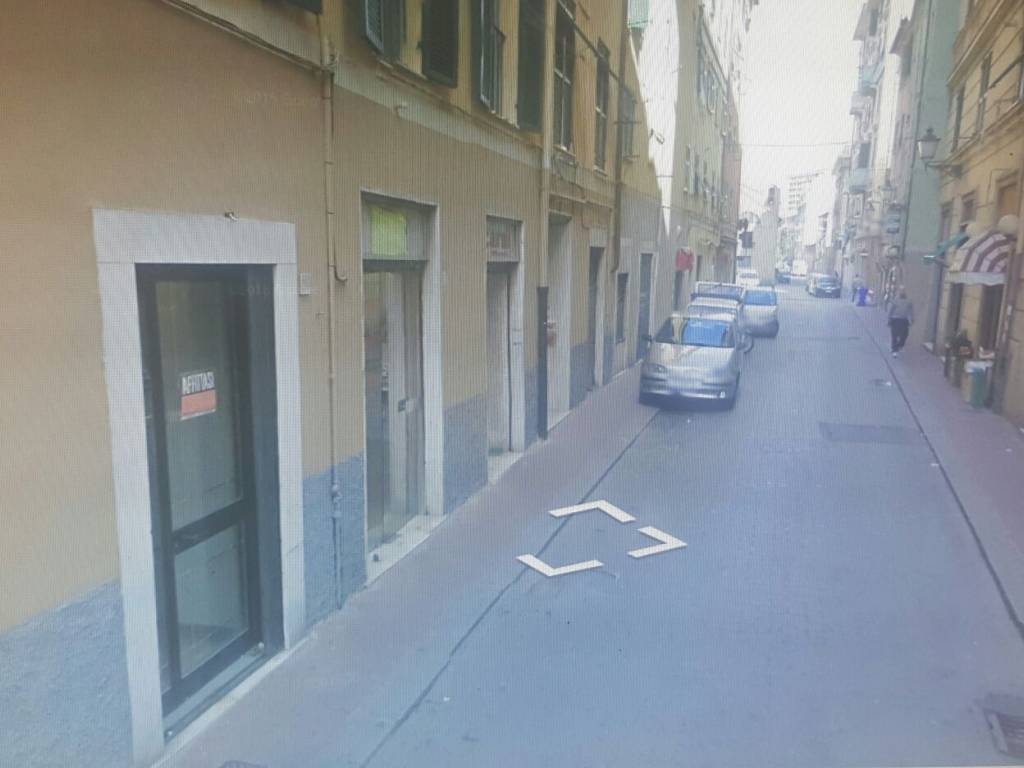 locale di sgombero in affitto a Genova in zona Cornigliano