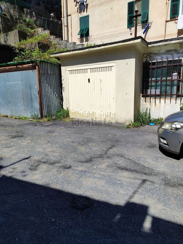 locale di sgombero in affitto a Genova in zona Molassana
