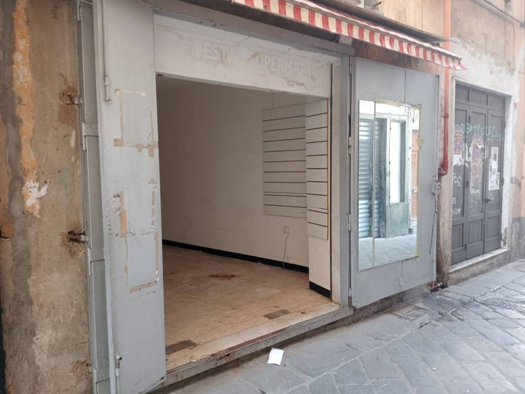negozio in affitto a Genova in zona Sottoripa / Maddalena / Molo