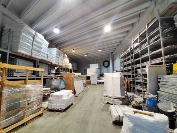 locale commerciale in affitto a Genova in zona Bolzaneto