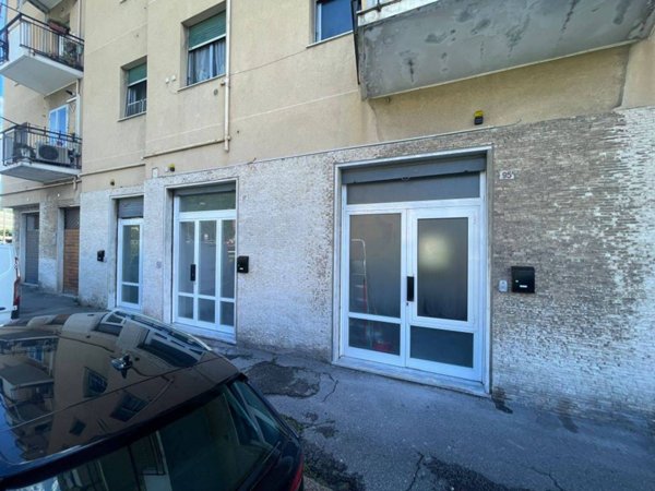 negozio in affitto a Genova in zona Bolzaneto
