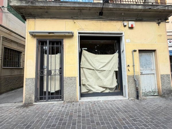 negozio in affitto a Genova in zona Pontedecimo