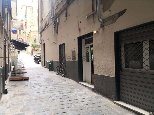negozio in affitto a Genova in zona Sottoripa / Maddalena / Molo