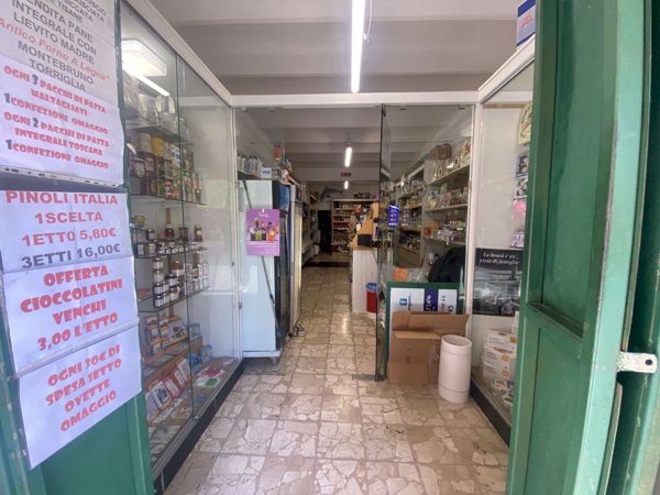 negozio in affitto a Genova in zona Sestri Ponente