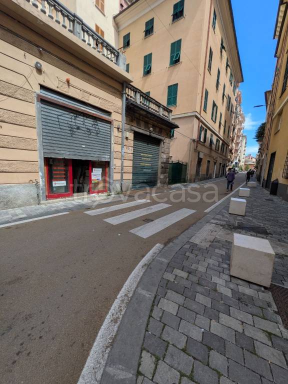 negozio in affitto a Genova in zona Sampierdarena