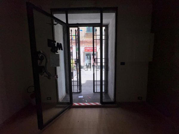 locale commerciale in affitto a Genova in zona Sestri Ponente