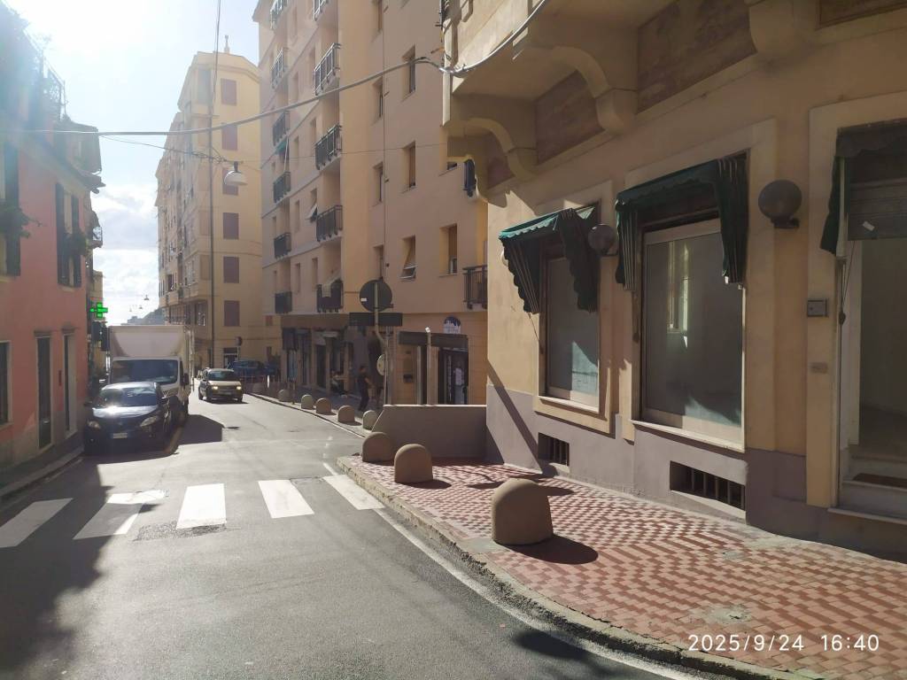 locale di sgombero in affitto a Genova in zona Nervi