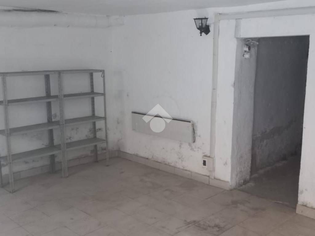 locale commerciale in affitto a Genova in zona Foce