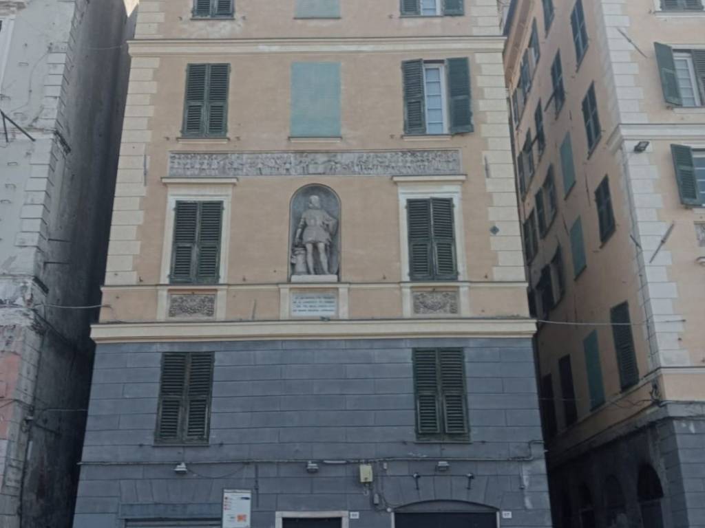 negozio in affitto a Genova in zona Sottoripa / Maddalena / Molo