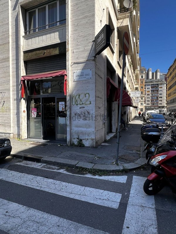 negozio in affitto a Genova in zona Foce