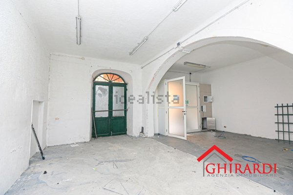 locale commerciale in affitto a Genova in zona Sestri Ponente