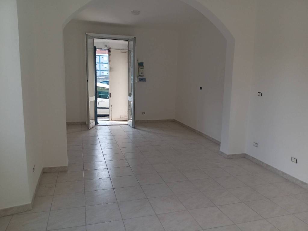 locale commerciale in affitto a Genova in zona Struppa