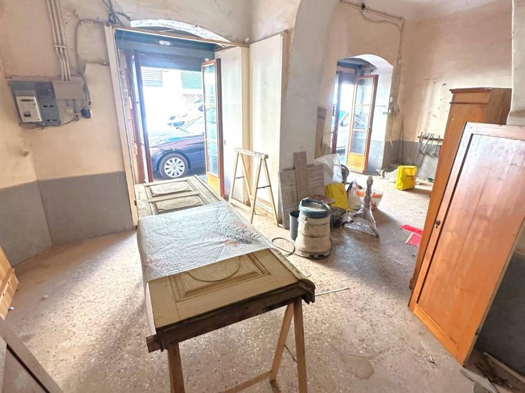negozio in affitto a Genova