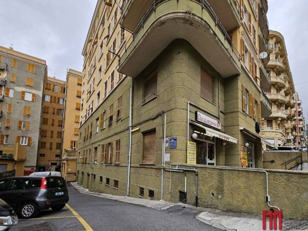 negozio in affitto a Genova in zona Sestri Ponente