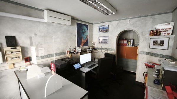 locale commerciale in affitto a Genova in zona Foce