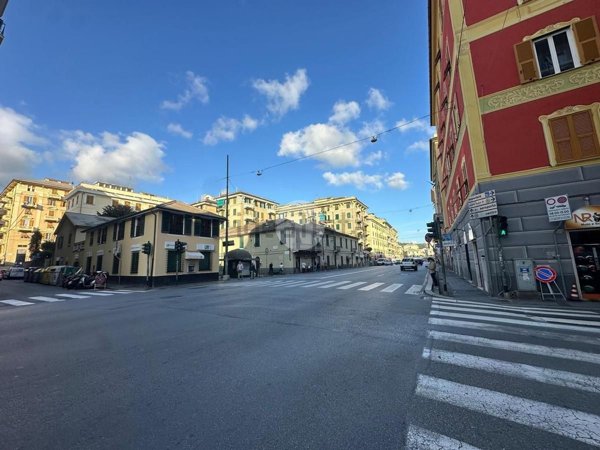 locale commerciale in affitto a Genova in zona Sestri Ponente
