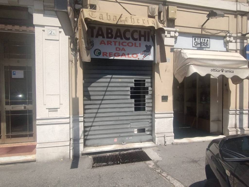 negozio in affitto a Genova in zona Foce