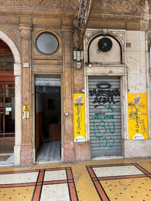 negozio in affitto a Genova in zona San Vincenzo